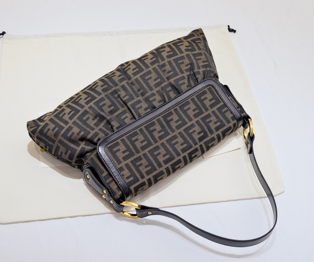 FENDI Large Old Fashioned Bag 8959