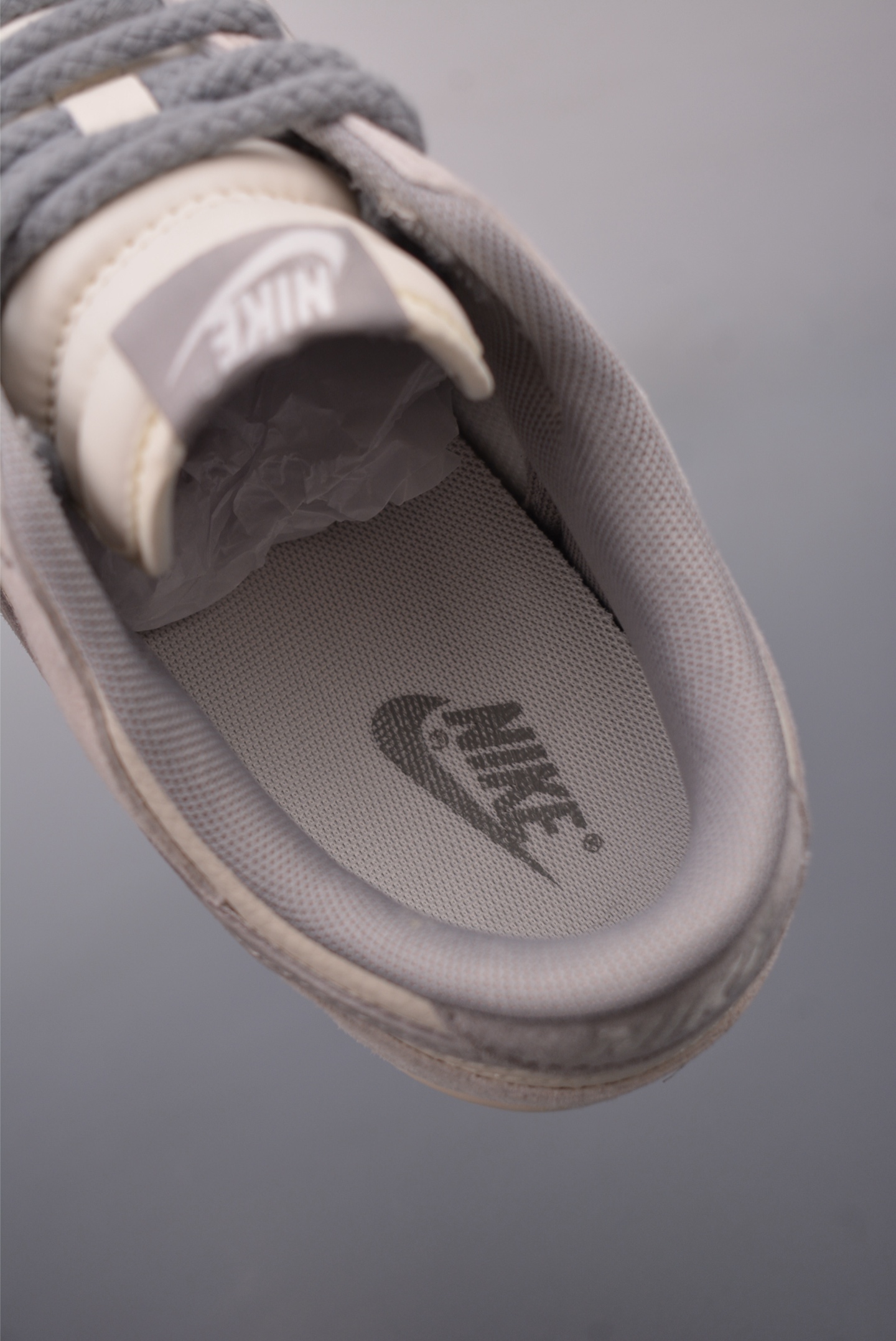 Kaws x Nike SB Dunk Low Retro Off-White Light Grey YX5066-250