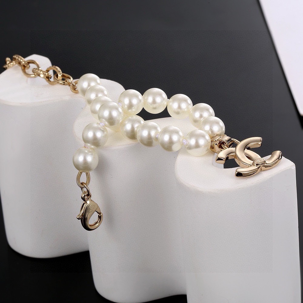 Chanel new pearl bracelet