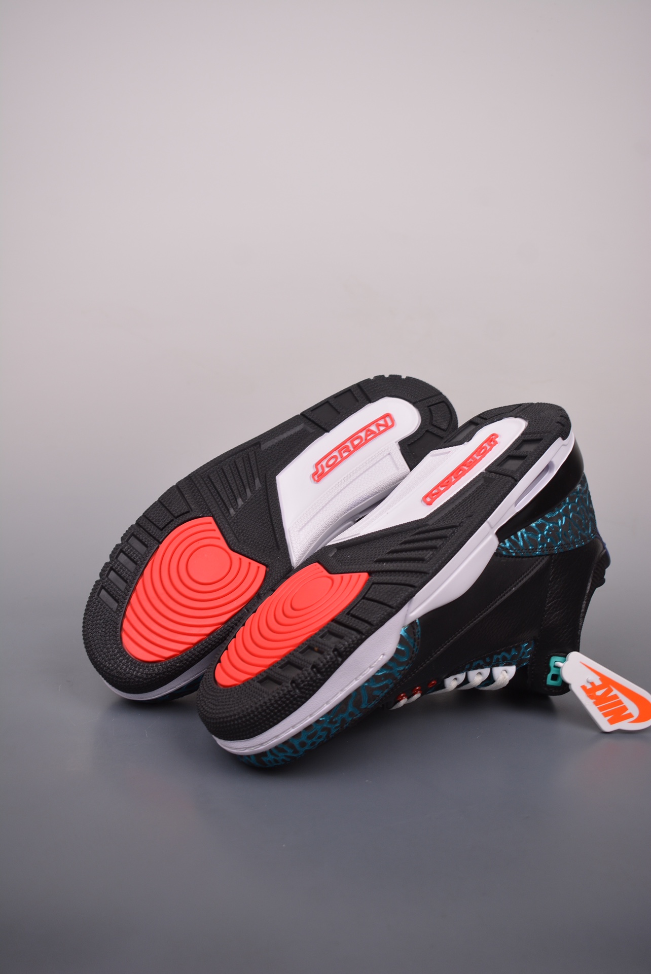 WMNS x Air Jordan 3 Black and Hyper Jade AJ3 FV5437-001