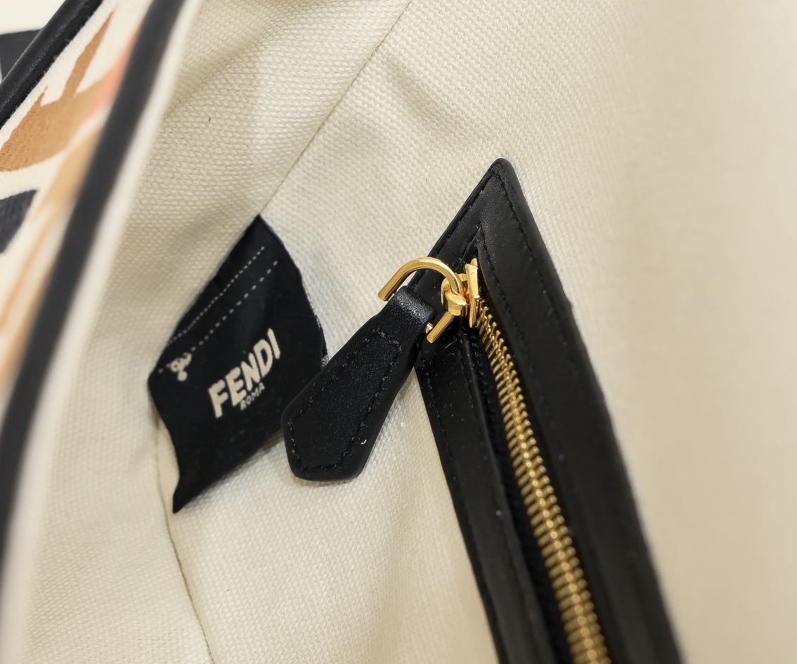 FENDI Baguette Shoulder Bag 1002