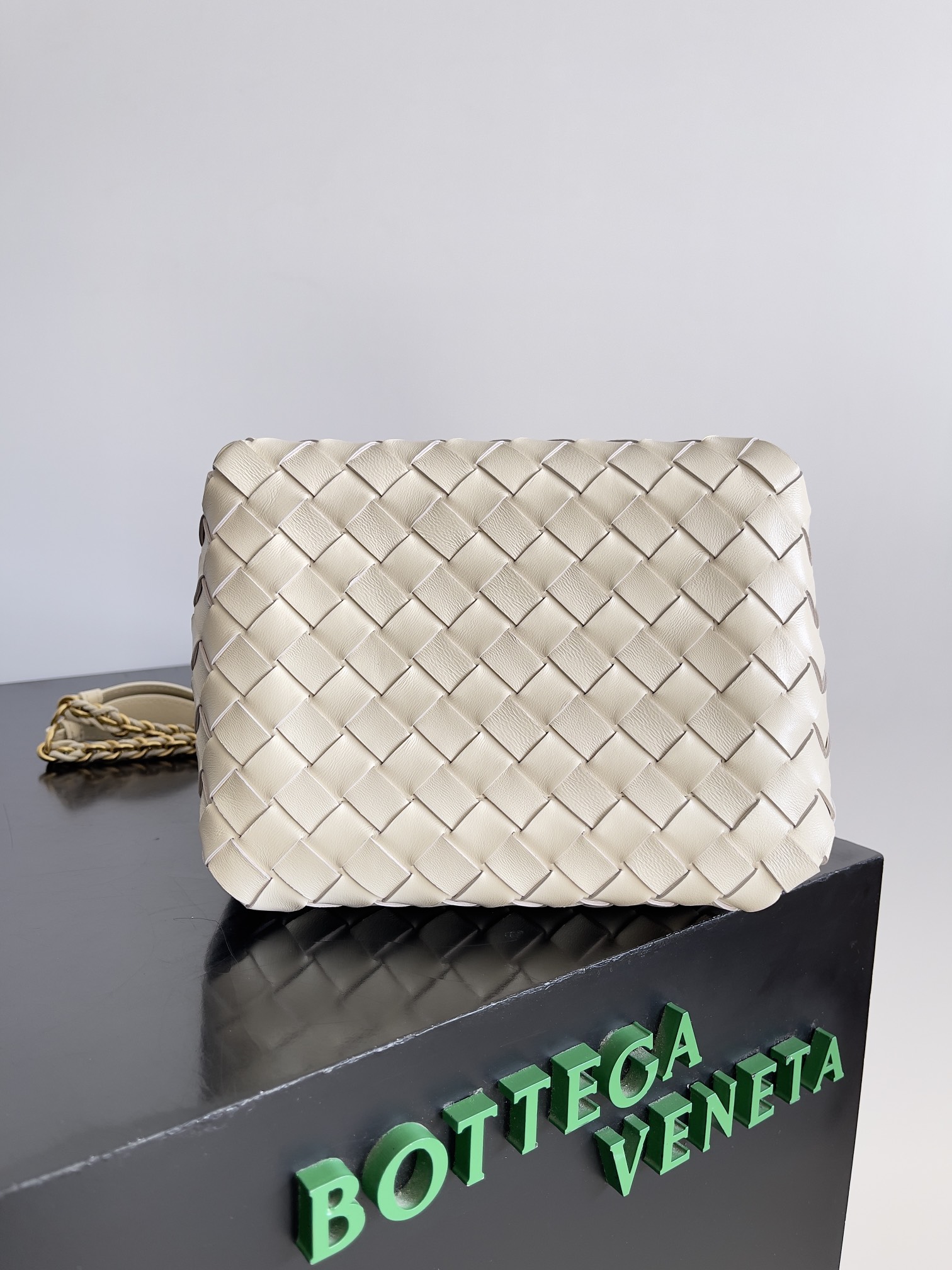 BOTTEGA VENETA New Chain Parachute Bag 817175