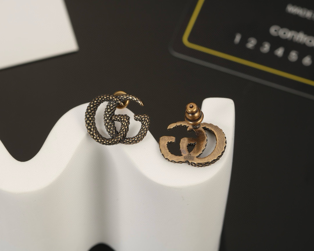 GUCCi classic letter earrings