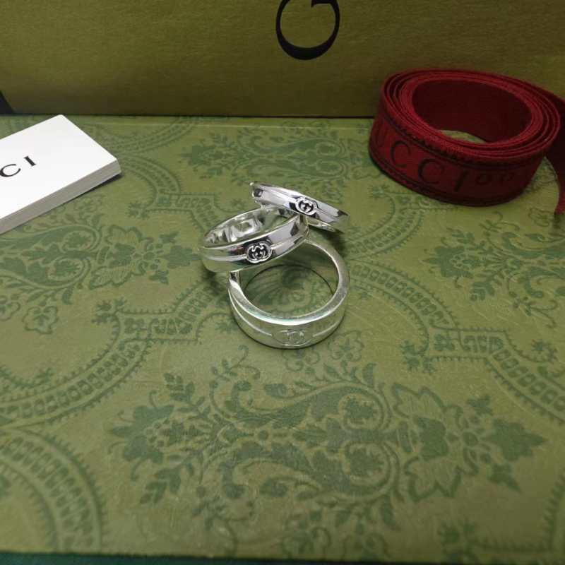 GUCCI GG engraved couple ring