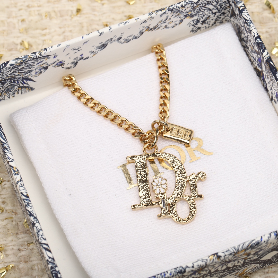 Dior font small flower chain necklace