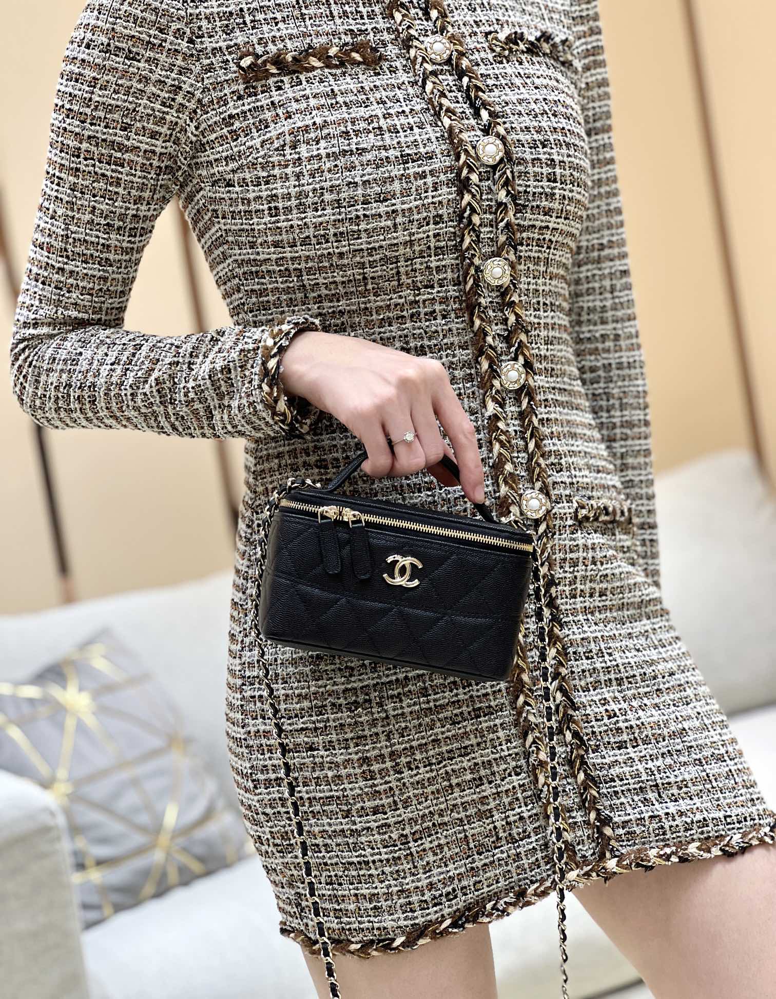 Chanel 25C handle long box AP4404