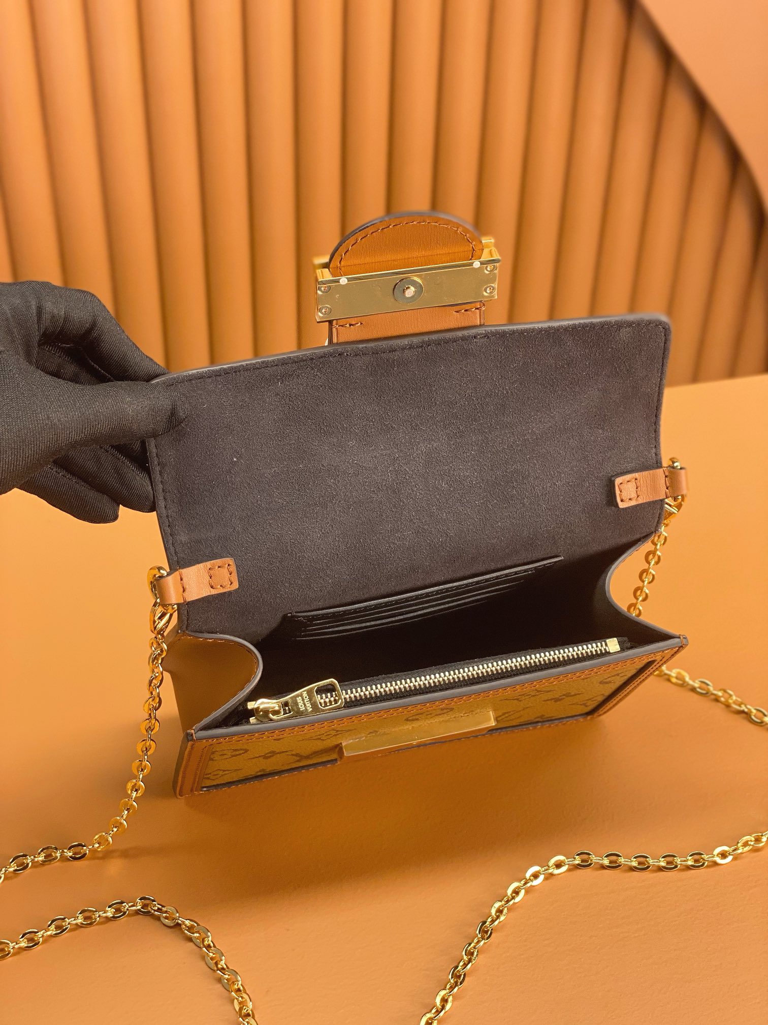 Louis Vuitton DAUPHlNE chain bag M68746