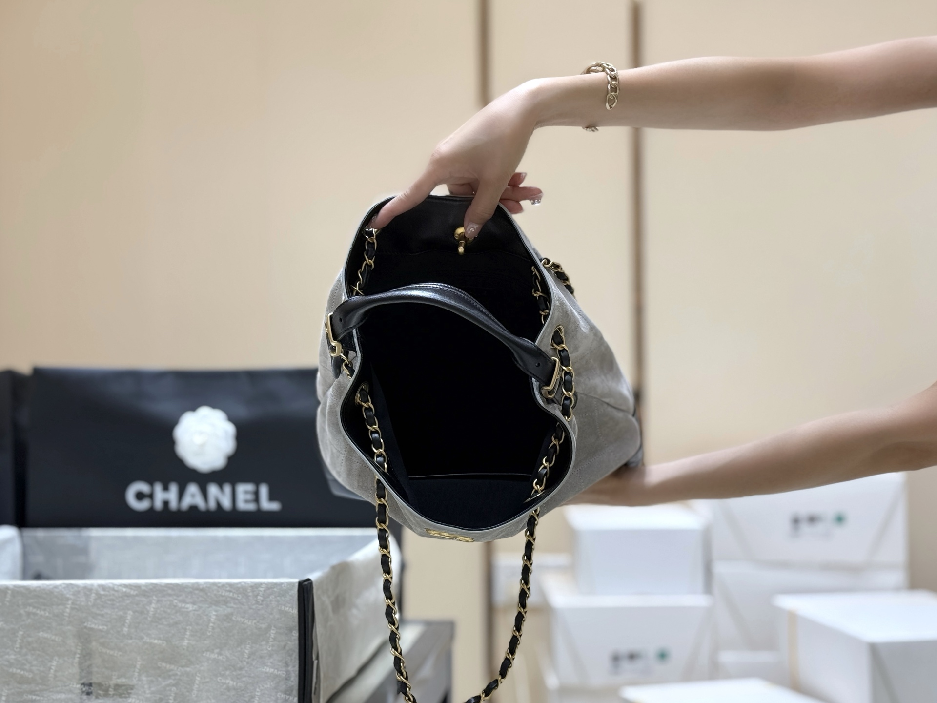 Chanel 25A High-end Handicraft Workshop Suede Colorblock Vertical Hobo AS5636 00158