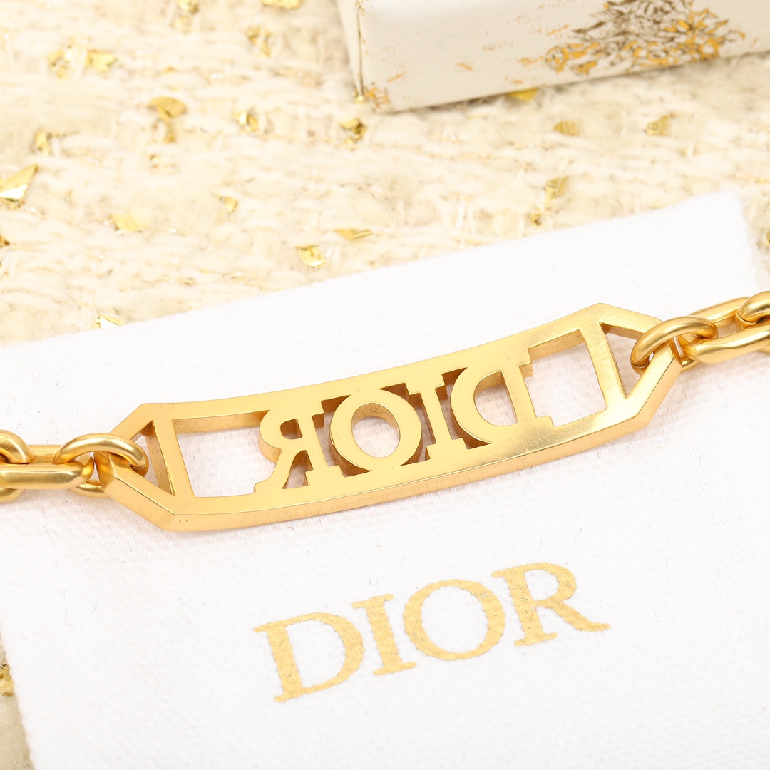 Dior hollow letter necklace