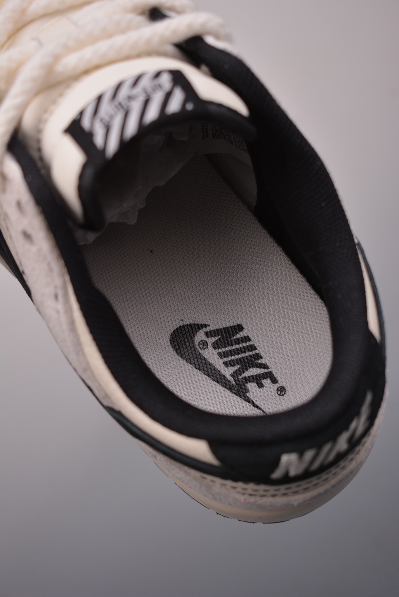 Off-White™ x Nike SB Dunk Low Off-White Off-White Grey YX5066-212