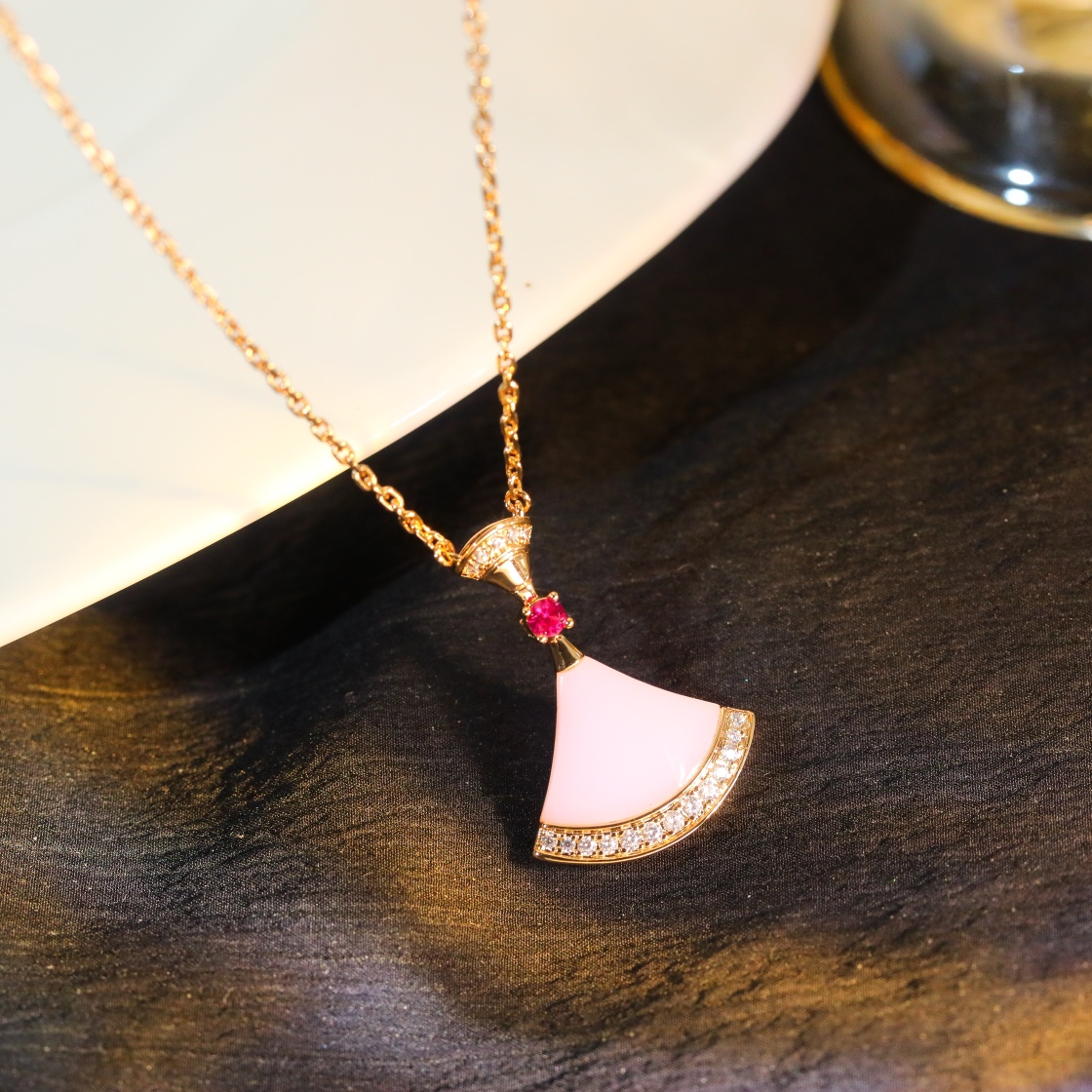 Bulgari pink fan-shaped diamond necklace