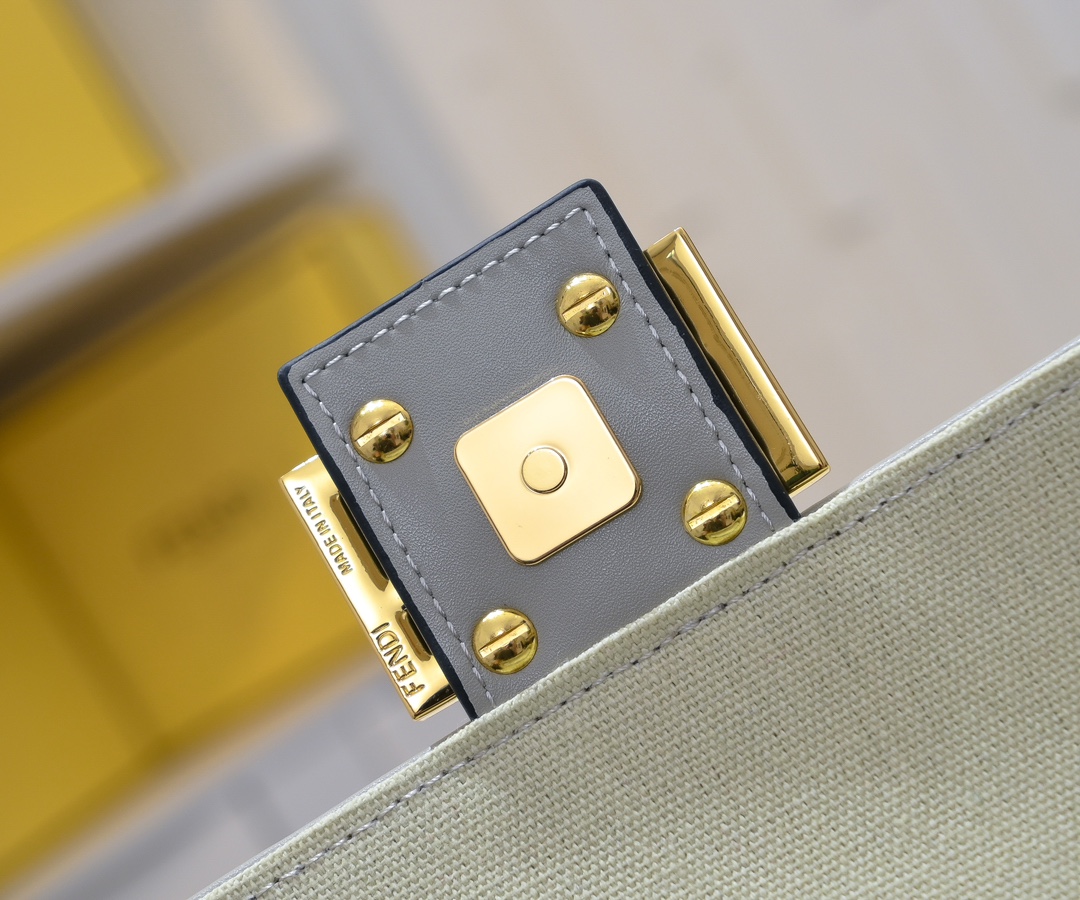 FENDI Baguette Shoulder Bag 1002