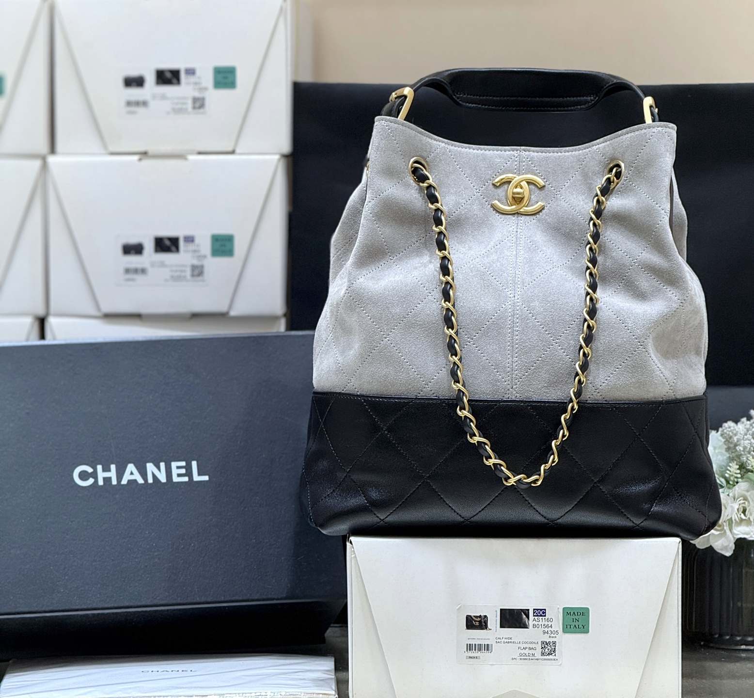 Chanel 25A High-end Handicraft Workshop Suede Colorblock Vertical Hobo AS5636 00158