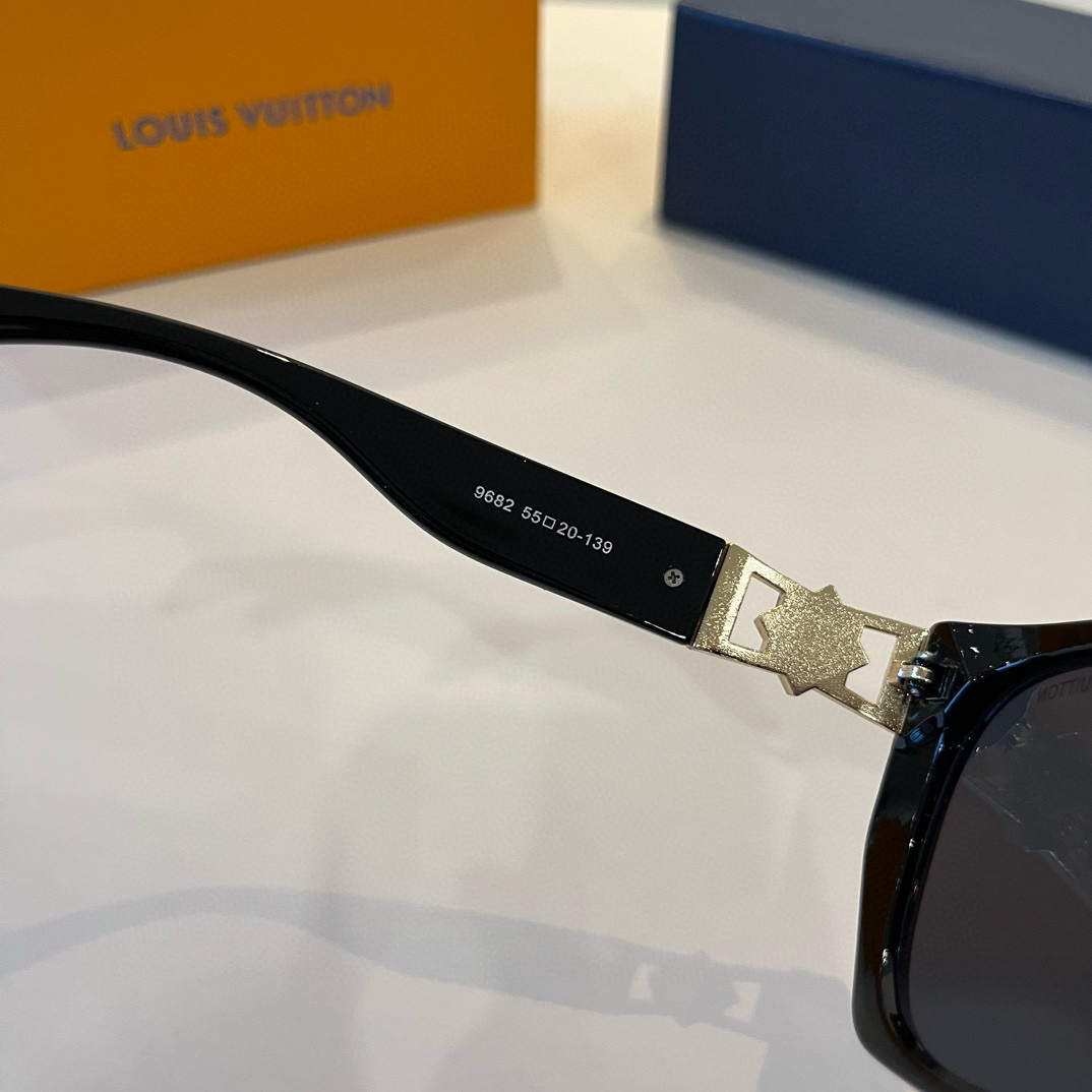 Louis Vuitton square-frame sunglasses