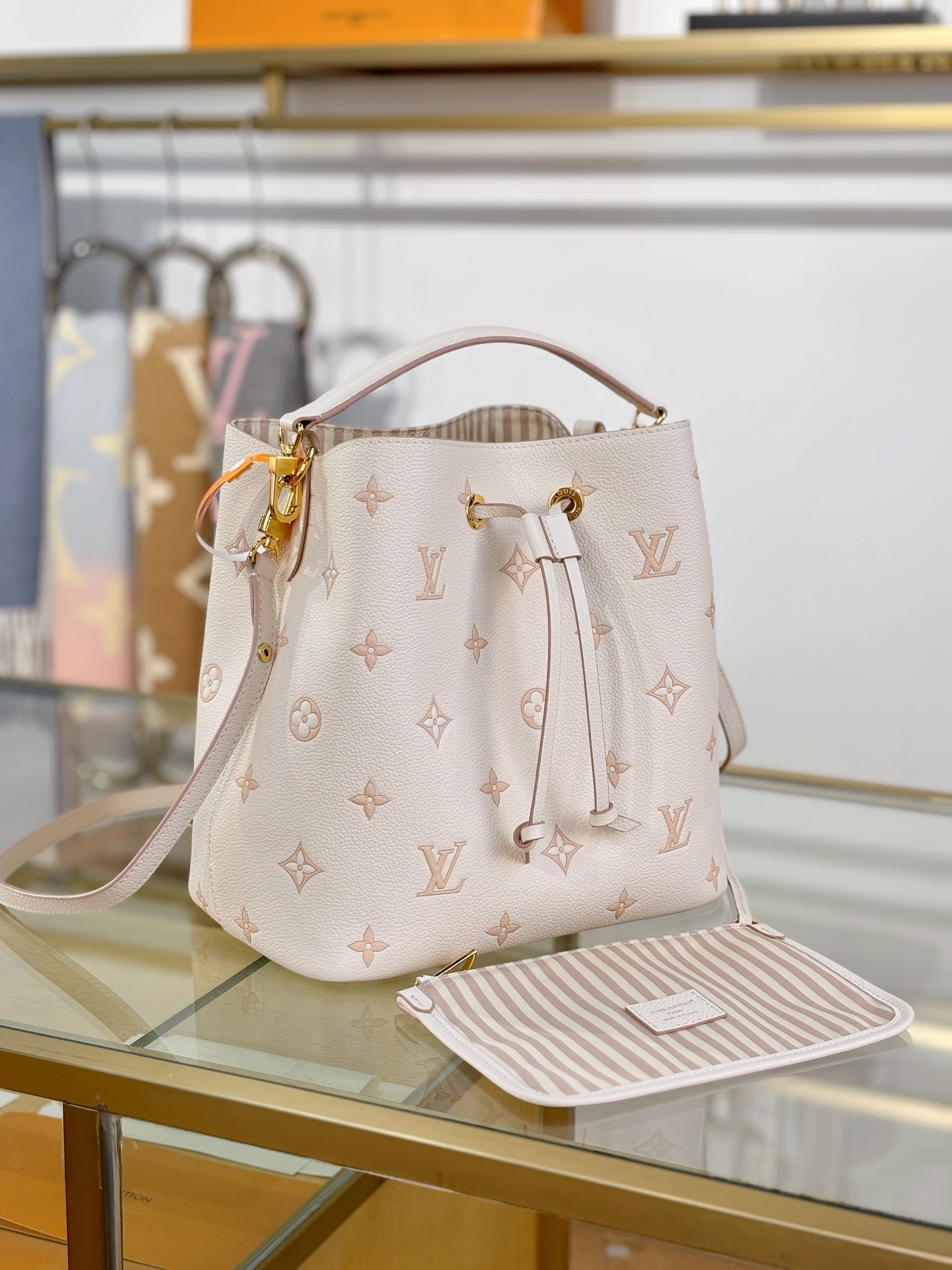 Louis Vuitton NÉONOÉ Medium Handbag M14401