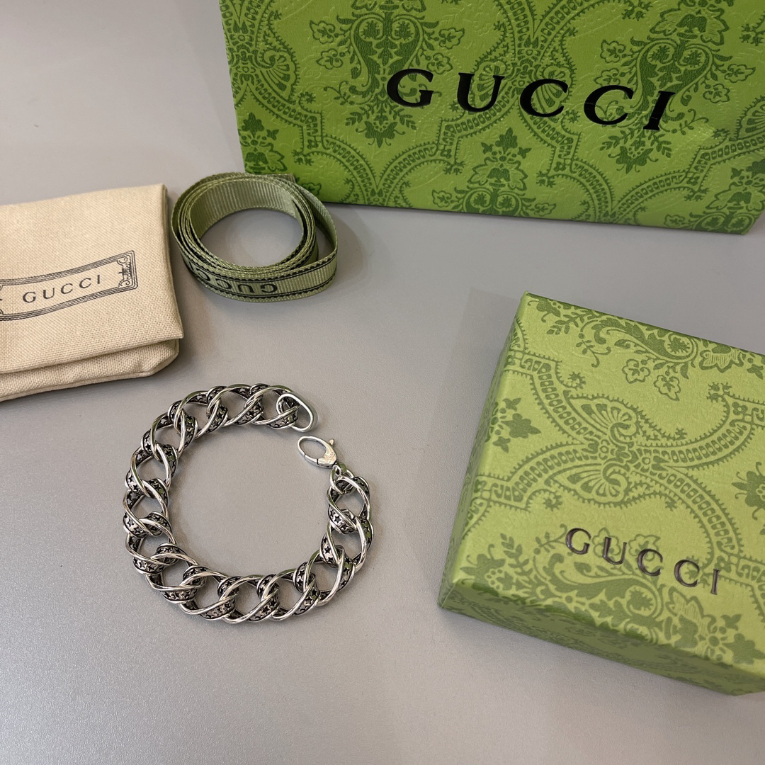 Gucci twist chain bracelet