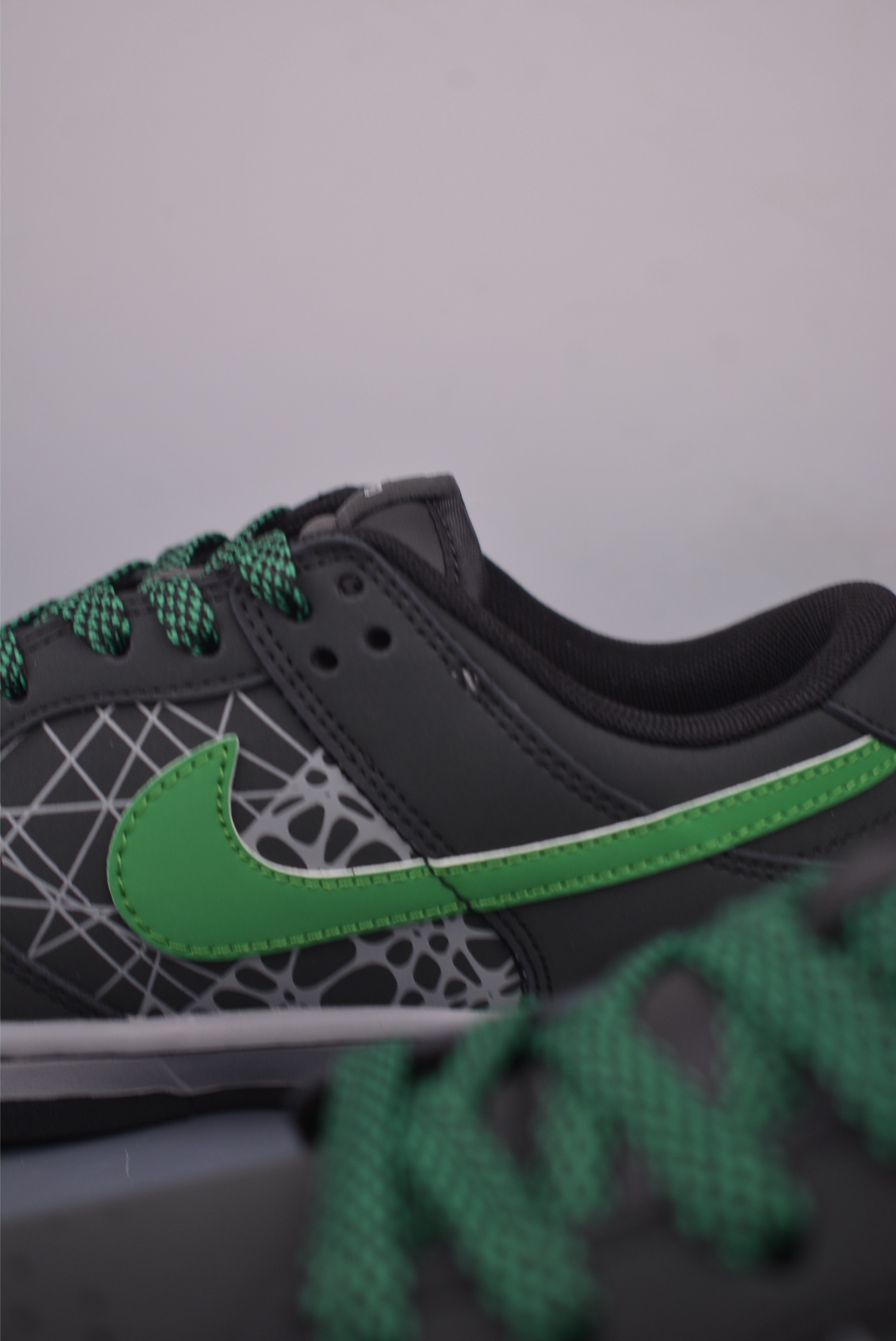 UN x Nike SB Dunk Low 