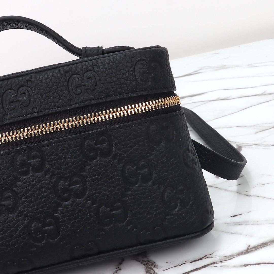 Gucci GG Emblem series small handbag ‎815949 AAEEM 1000