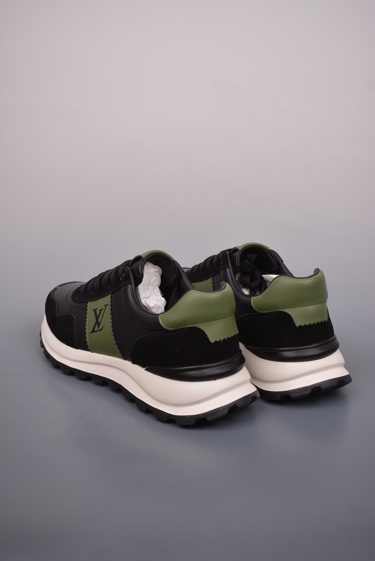 Louis Vuitton Couro Maden Luxe Low Sneaker Black Army Green