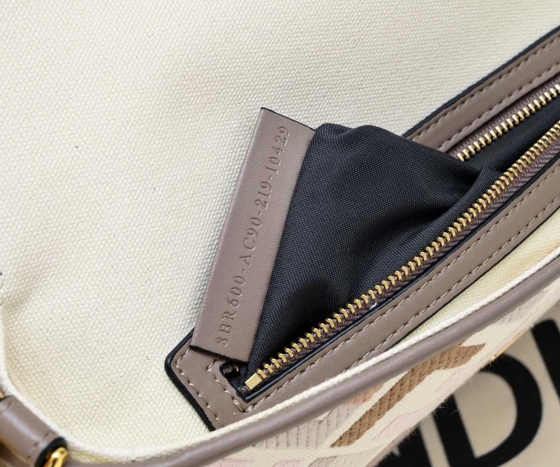 FENDI Baguette Shoulder Bag 1002