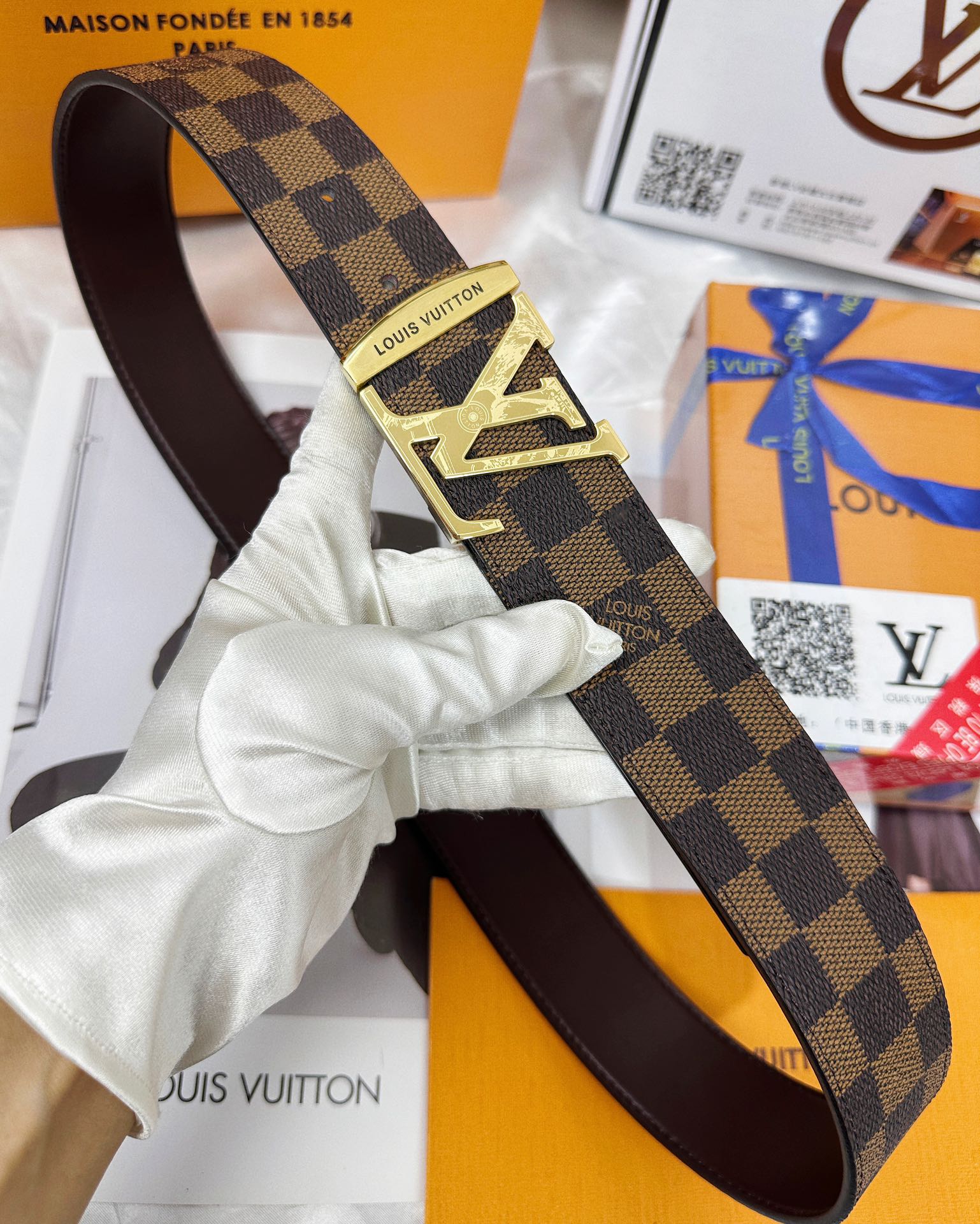 Louis Vuitton Carved Steel Buckle Cowhide Men's Belt 4CM Width