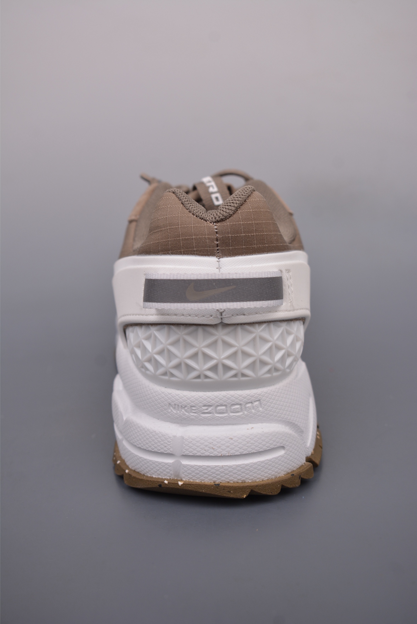 Nike Zoom Vomero 5 RoamMink Brown Light Bone HQ2181-006