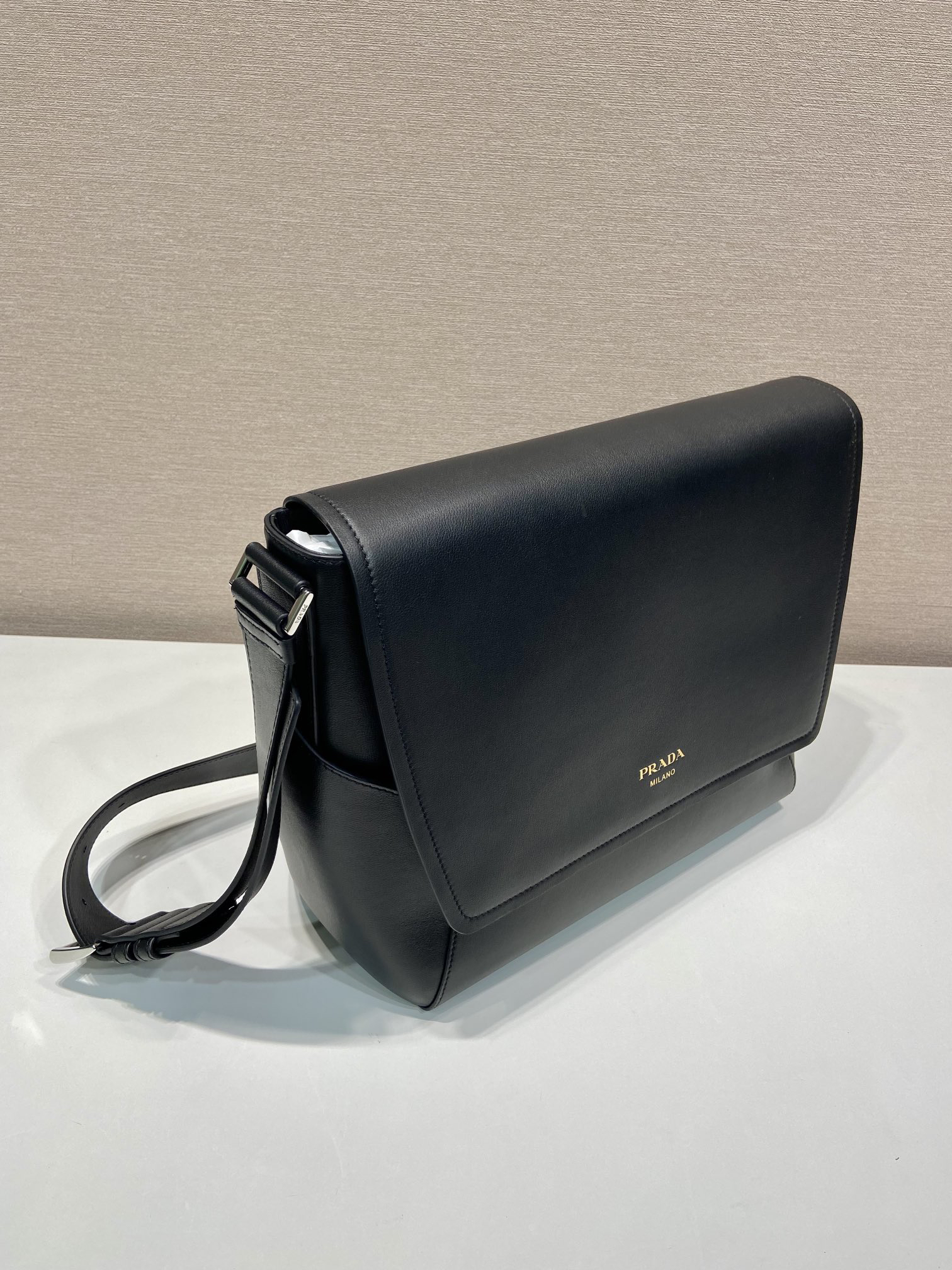 Prada New Large Messenger Bag 2VD068
