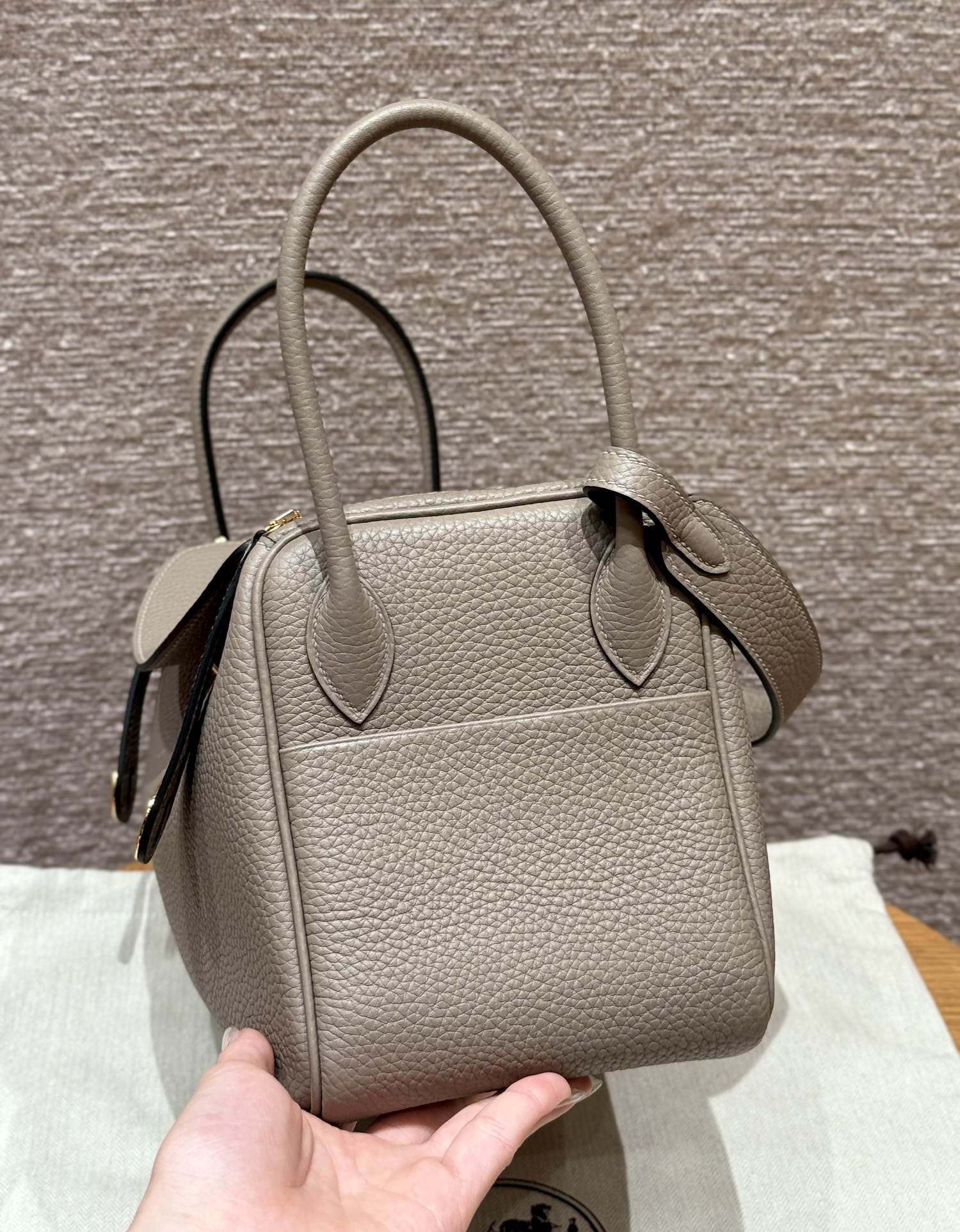 Hermès Lindy M8Gris Asphalte Handbag (Handmade to Order)