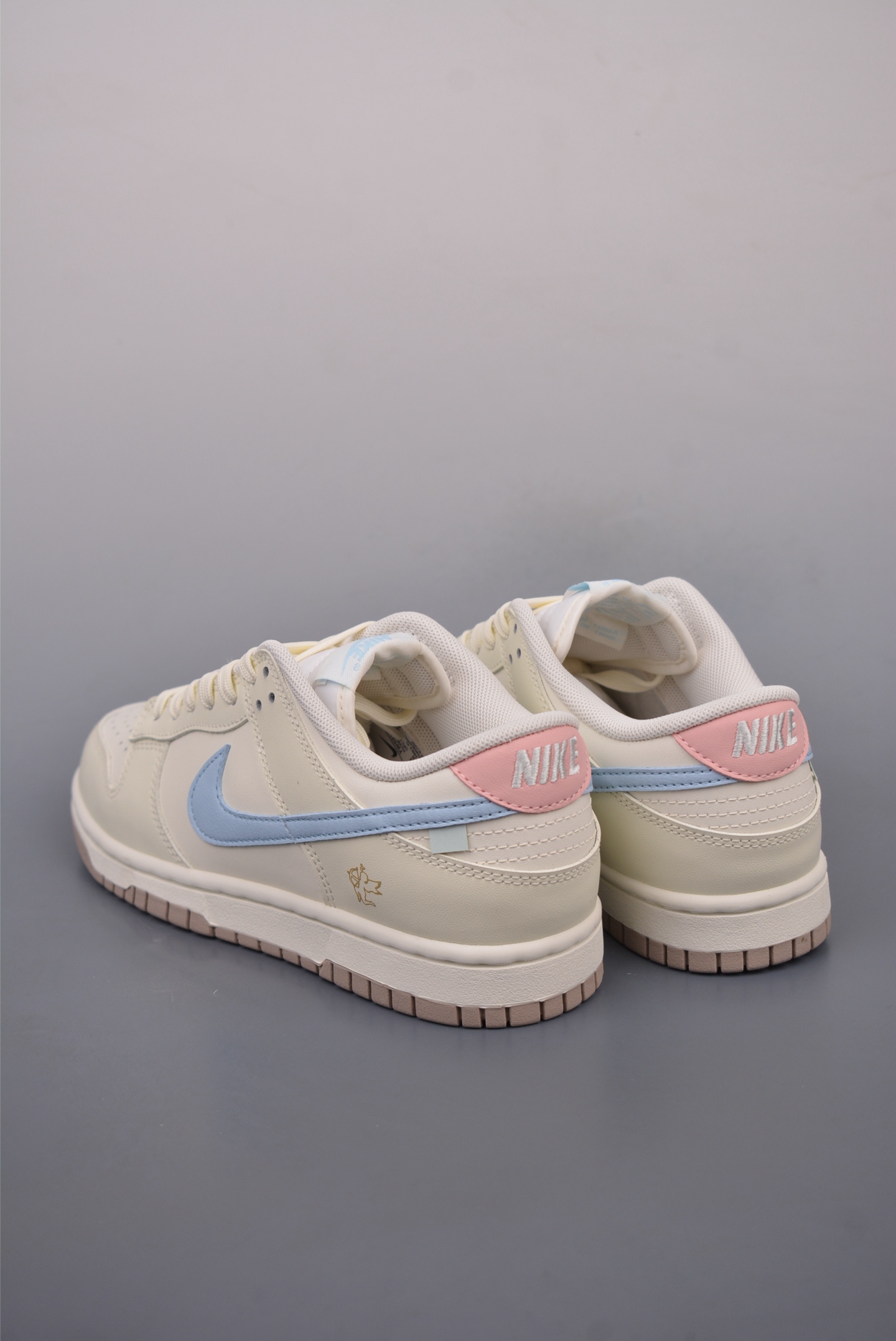 Nike SB Dunk Low Retro Sneakers Cupid's Heart YW0212-012