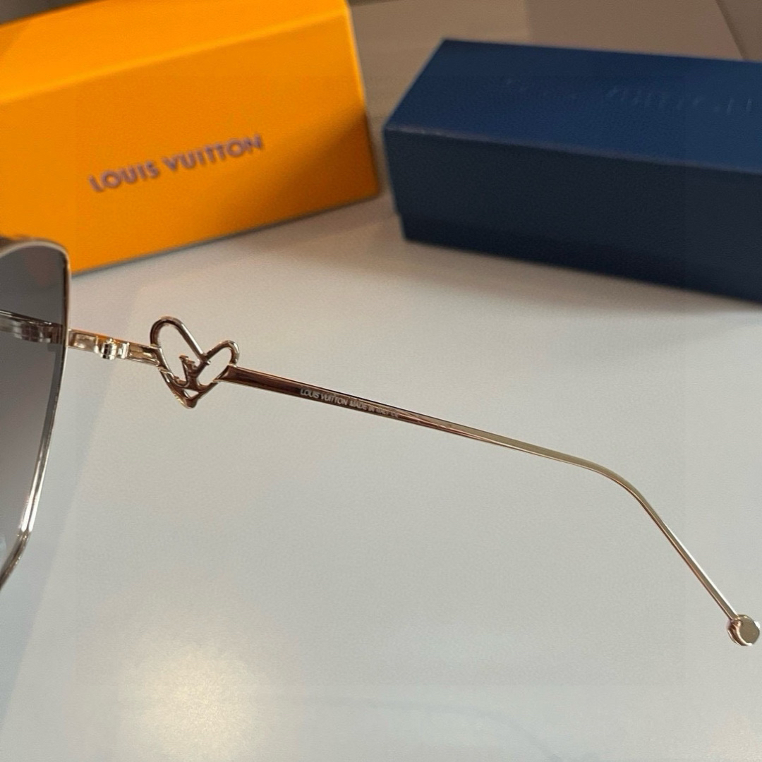 Louis Vuitton round-frame sunglasses
