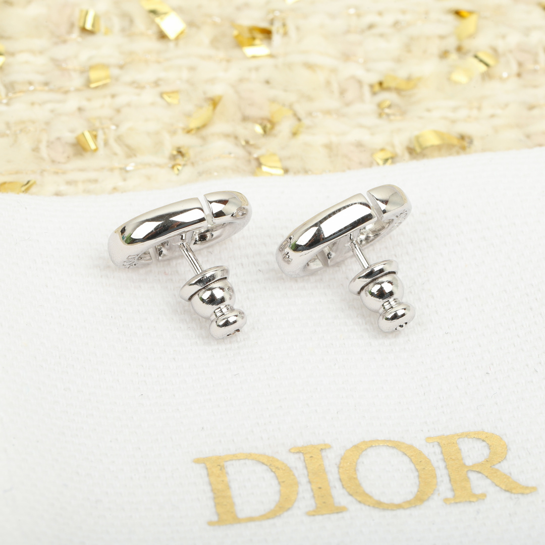 Dior CD letter earrings