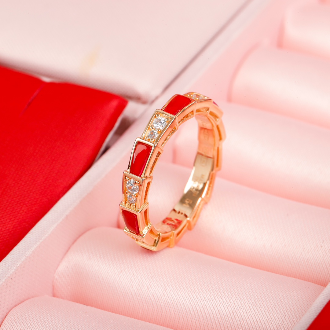 Bulgari Serpenti series mother-of-pearl diamond ring