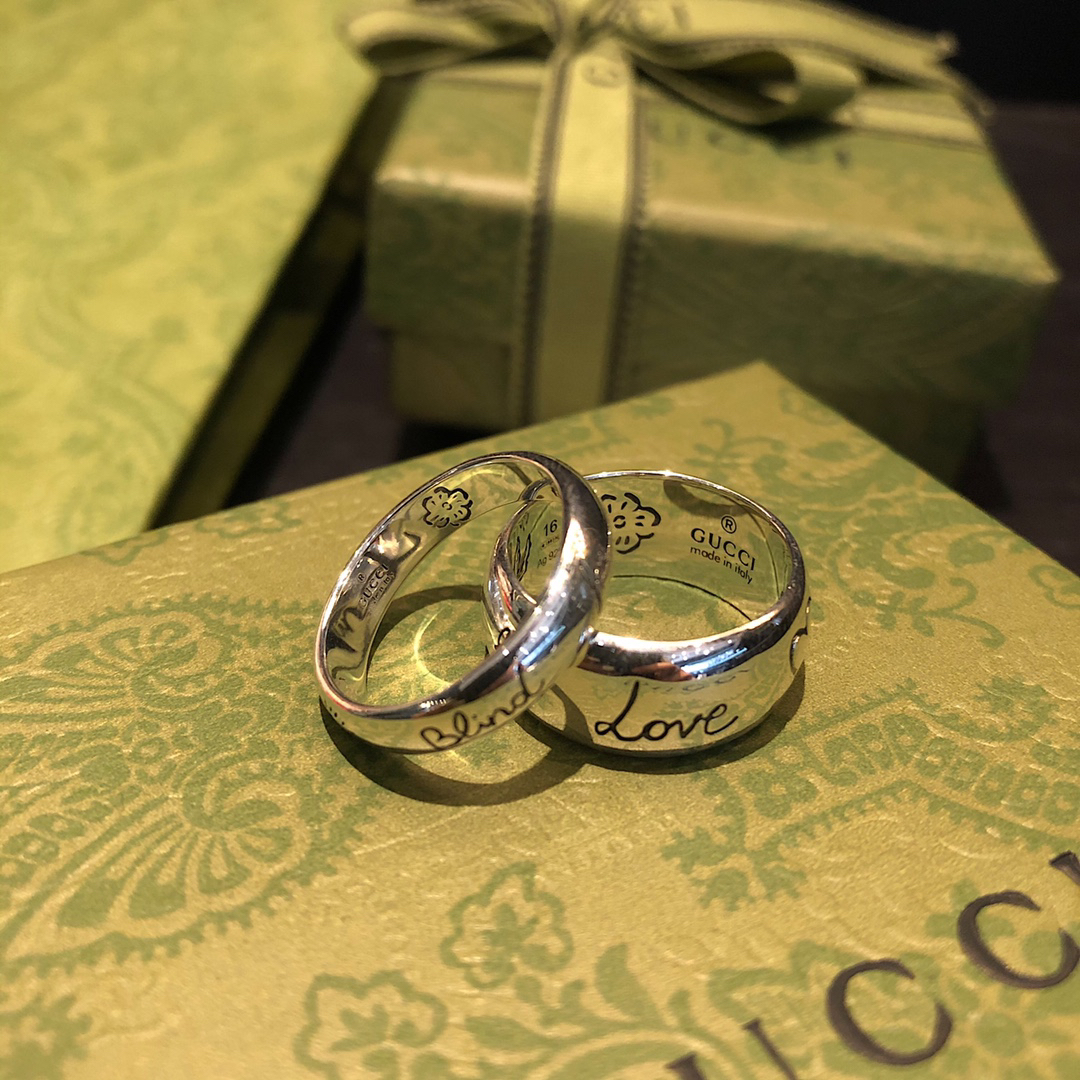 GUCCI GG engraved couple ring