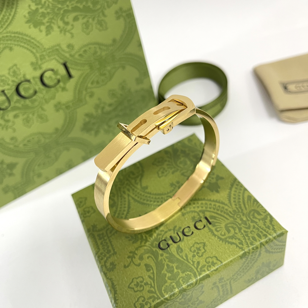 Gucci gold leather bracelet