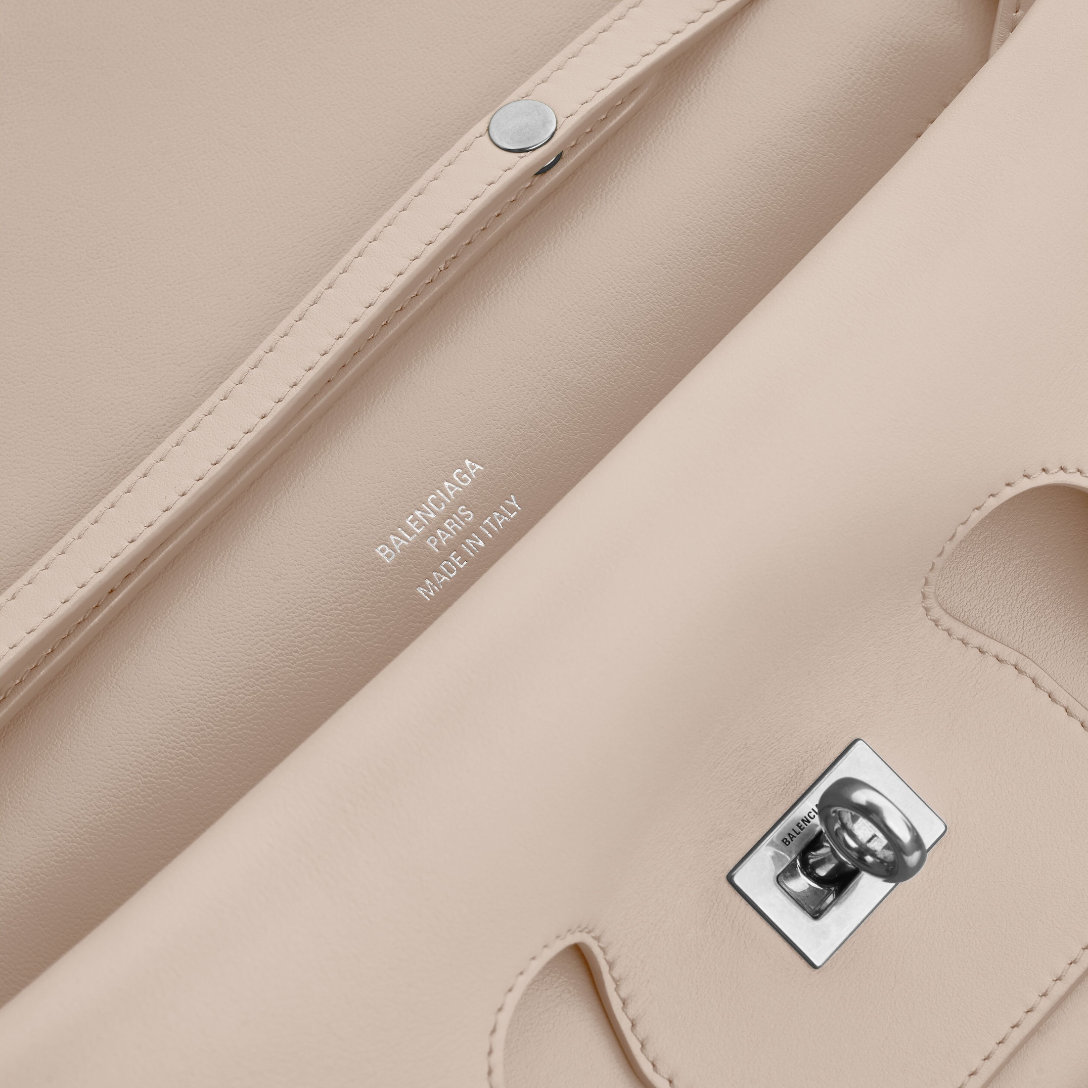 Balenciaga Bel Air Clutch On Strap Small8349432ABAW1239