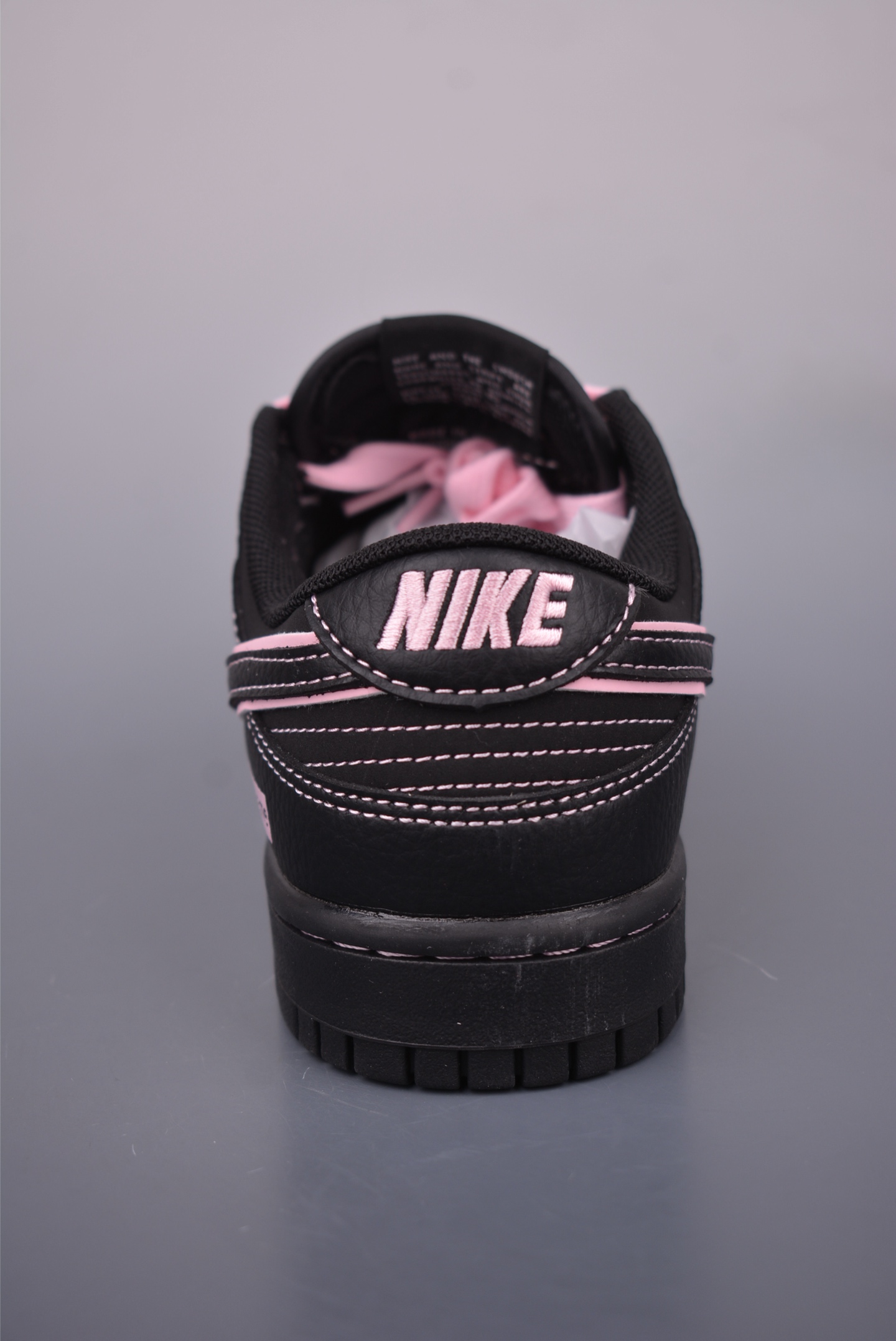 Supreme x Nike SB Dunk Low 