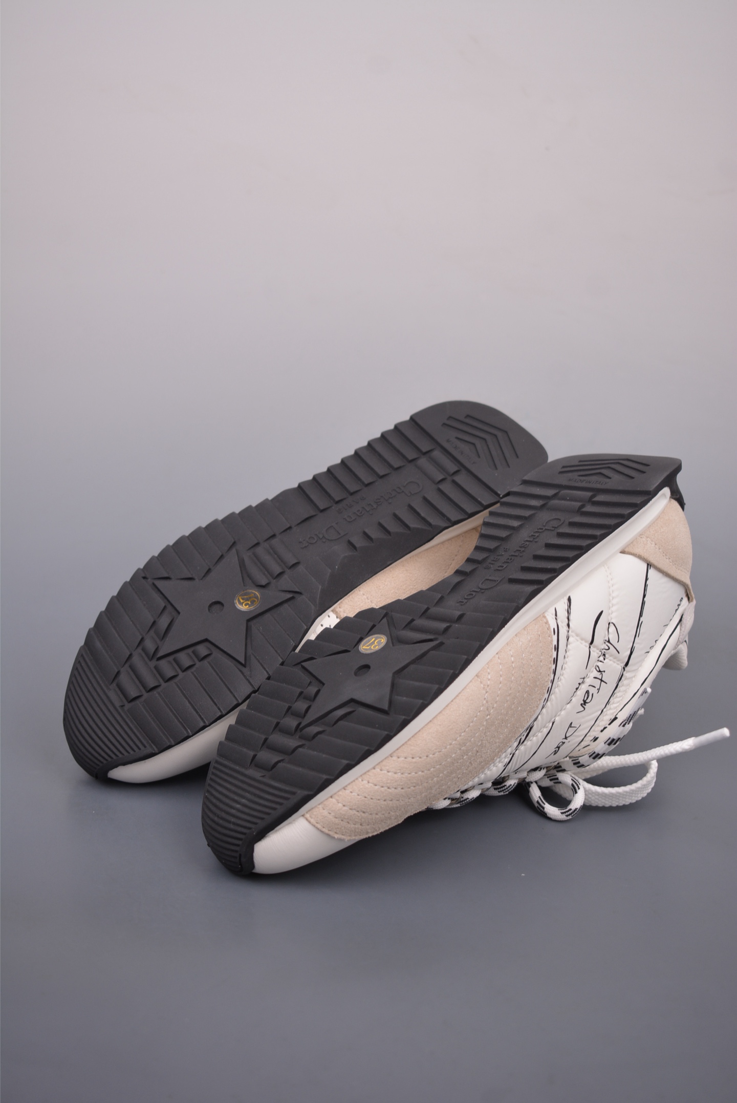 Dior D-Sketch Sneakers Dior Paris white, gray and black sketch KCK427MPA_S10W