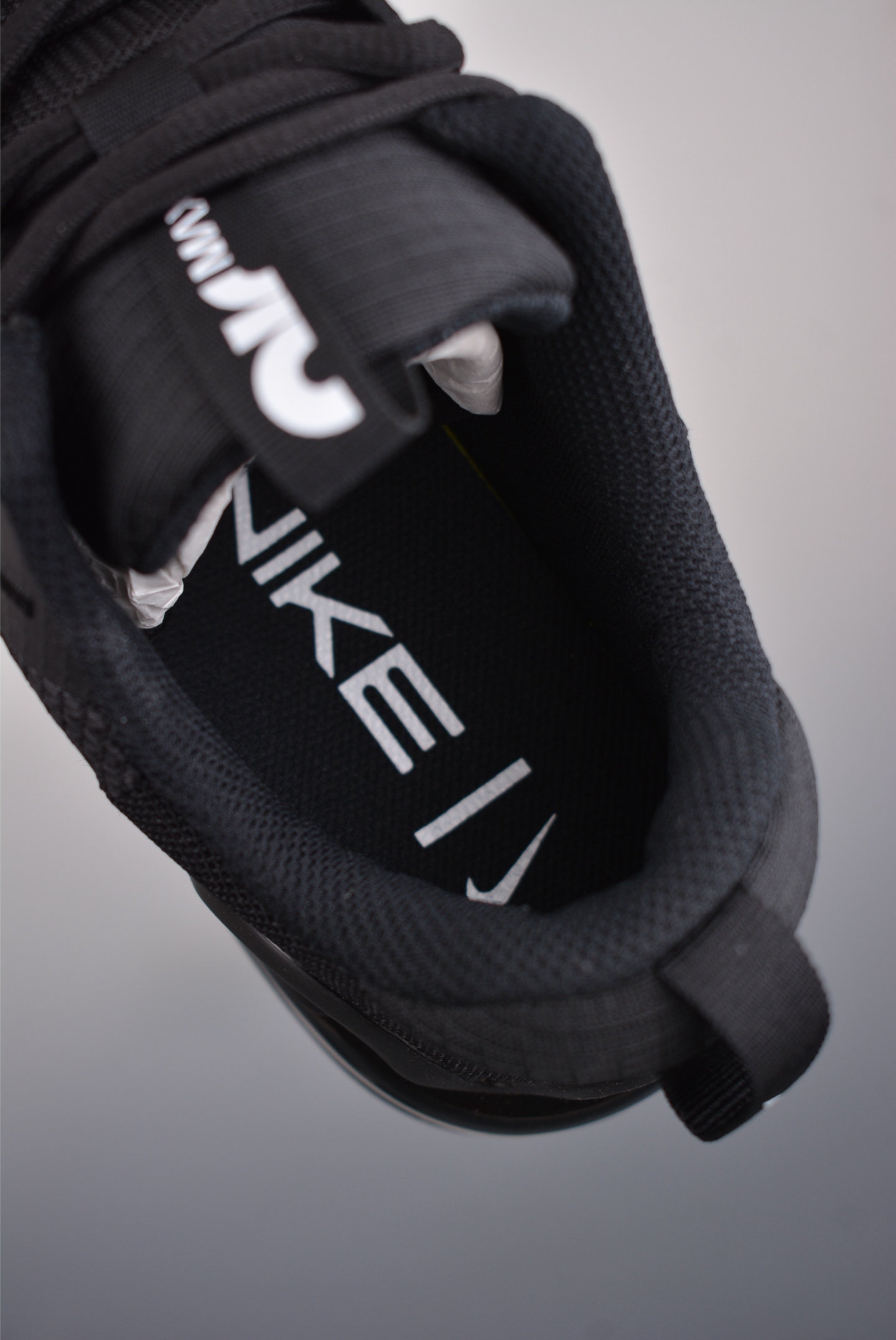 Nike Air Max Alpha TRAINER 5 Black and White DM0829-001