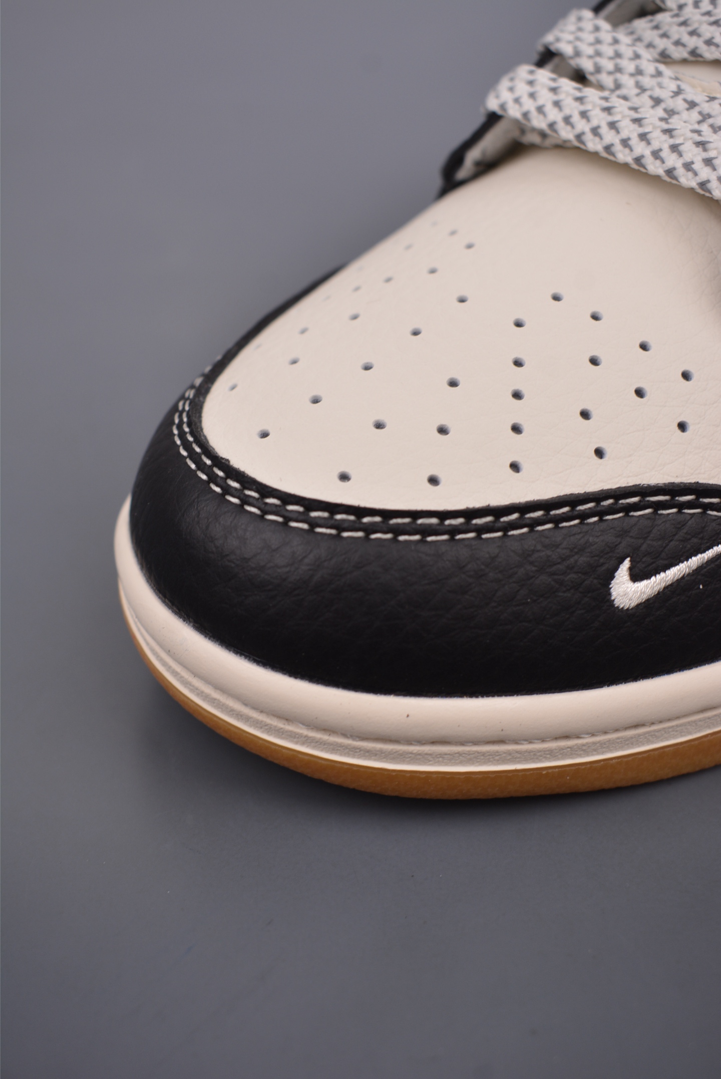 The North Face x Nike SB Dunk Low The North Face black, beige and white XX3168-119
