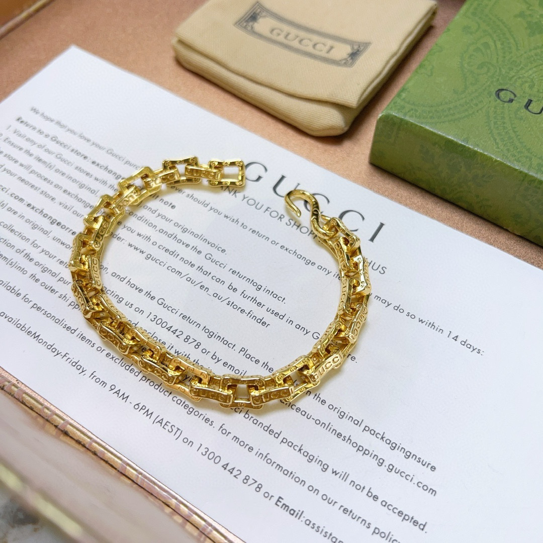 Gucci gold-tone square chain bracelet