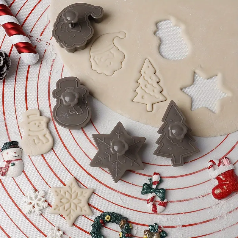 🍪🍪4 Piece Christmas Cookie Plastic Spring Cookie Mold Set