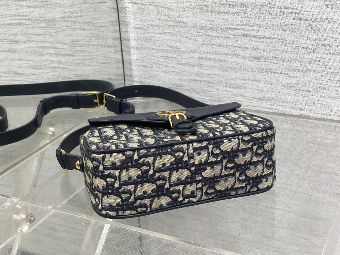 Dior 30Montaigne Poet Handbag