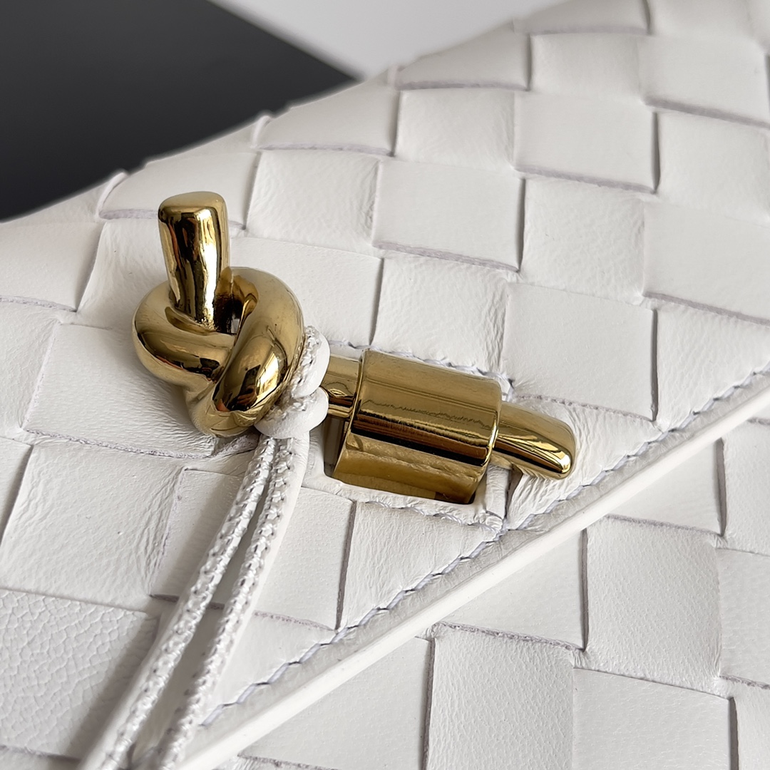 Bottega Veneta Andiamo Clutch Wallet 741504