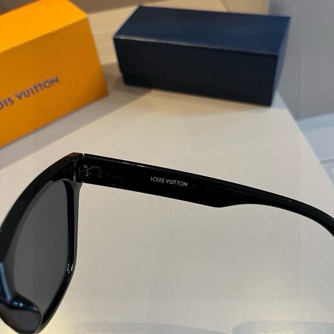 Louis Vuitton square-frame sunglasses