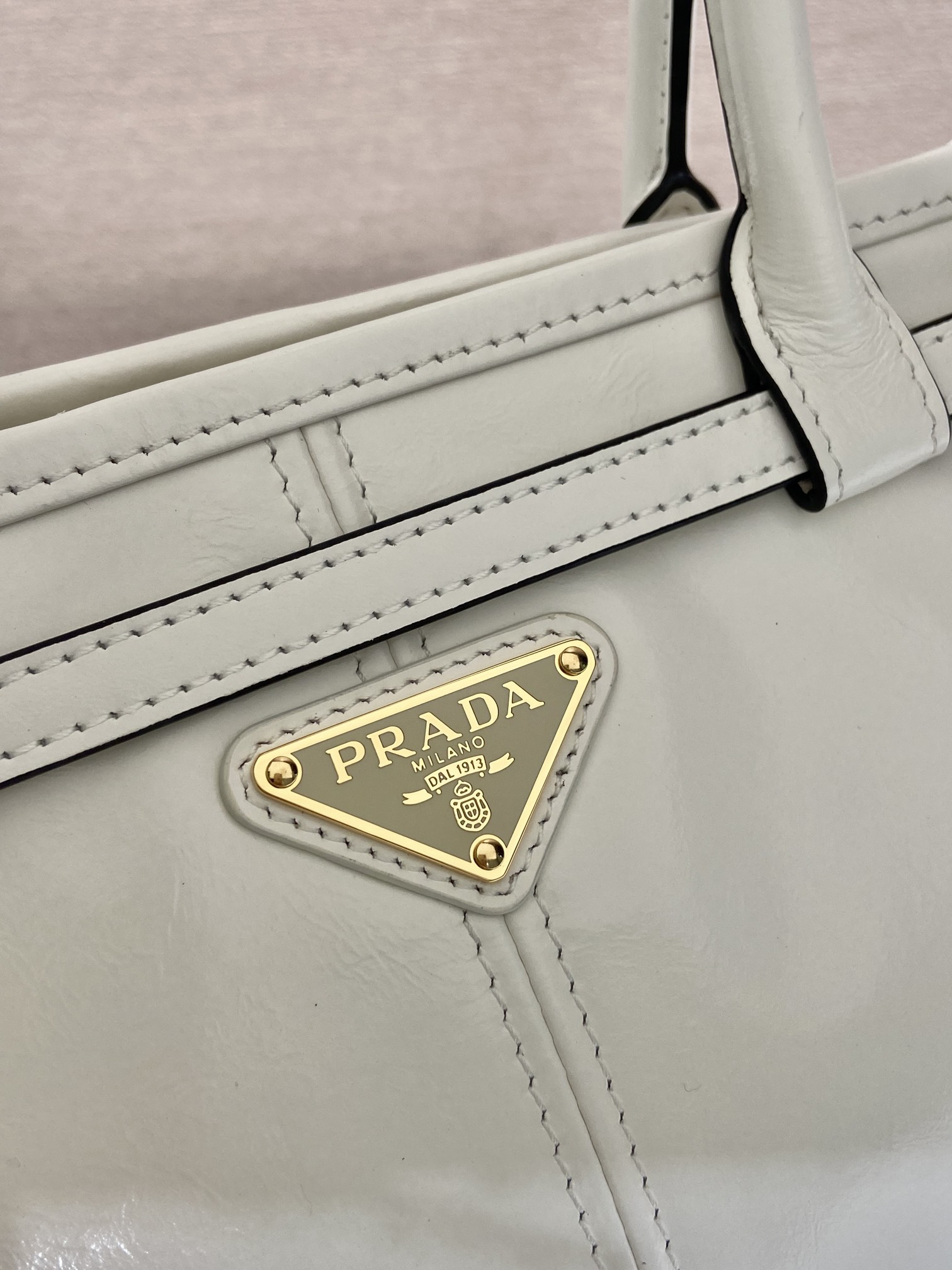 Prada lussolf waxed leather handbag 1BA426