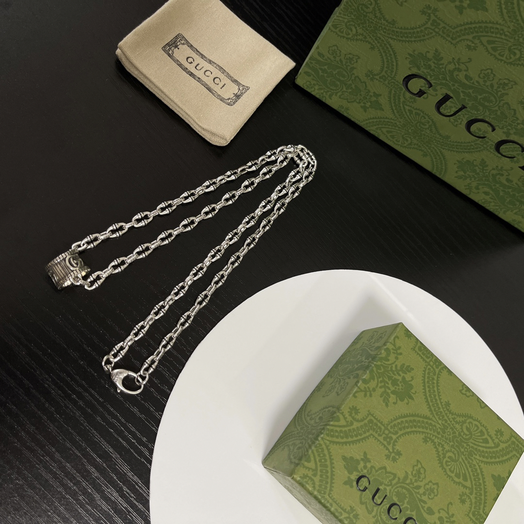 Gucci Chain Round Ring Necklace