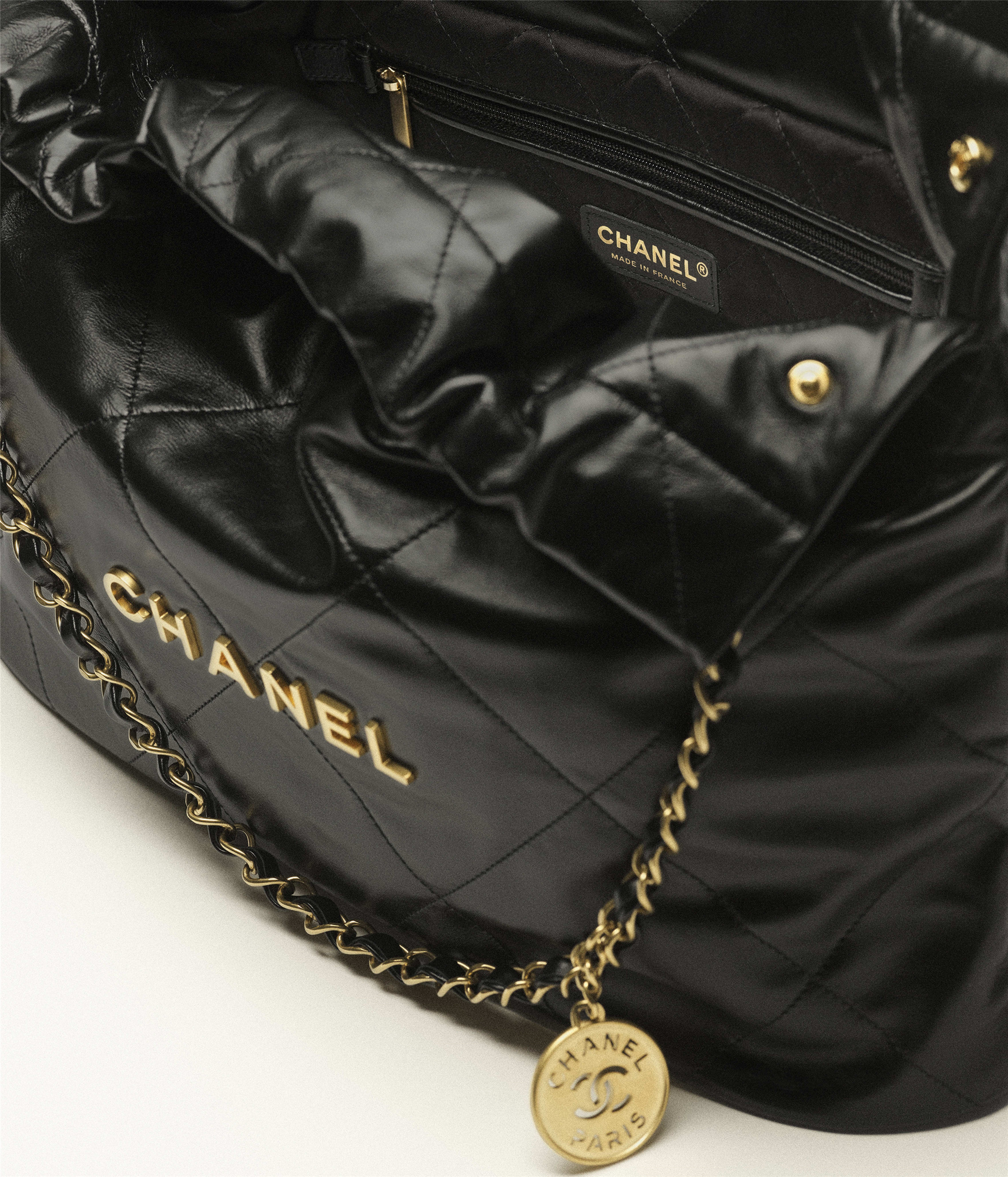 CHANEL 22 Handbag Shiny Calfskin & Gold-Tone Metal Black AS3260-B19059-94305