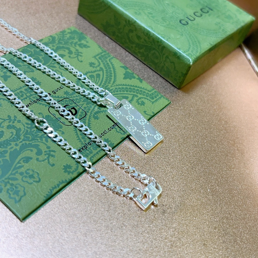 Gucci Anger Forest series GG shallow carved square necklace