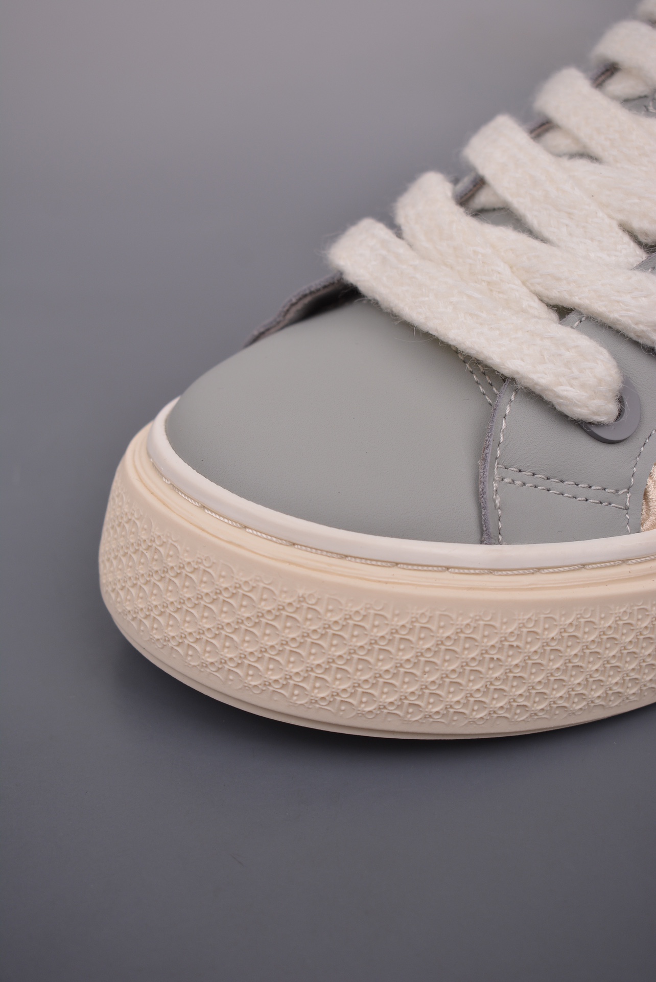 Dior B33 Low Top Sneakers Dior Gravity Off-White Embossed 3SN303ZYQ_H868