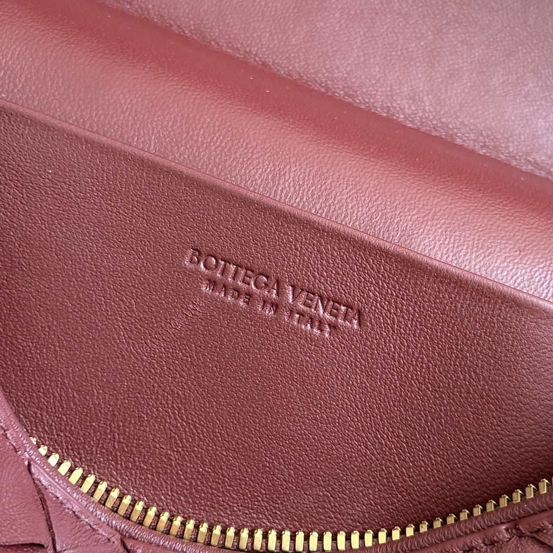 Bottega Veneta 2024 Woven Zippered Baguette Bag 789109